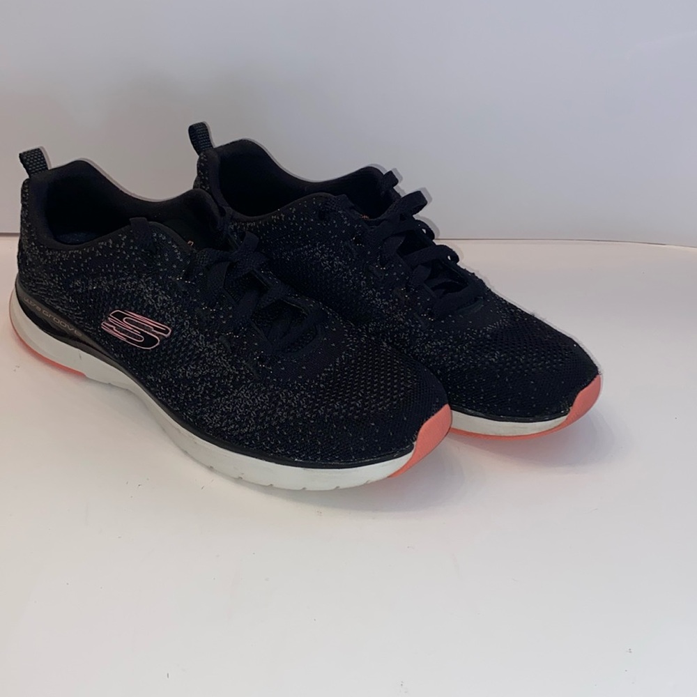 Skechers Ultra Groove Women’s Athletic Shoes LaceUp Lowtop, Size:10 light weight